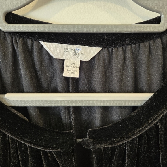 Terra&Sky Velvet Dress - Picture 2 of 4